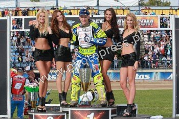 14013-05719 Kasprzak i dziewczyny.JPG